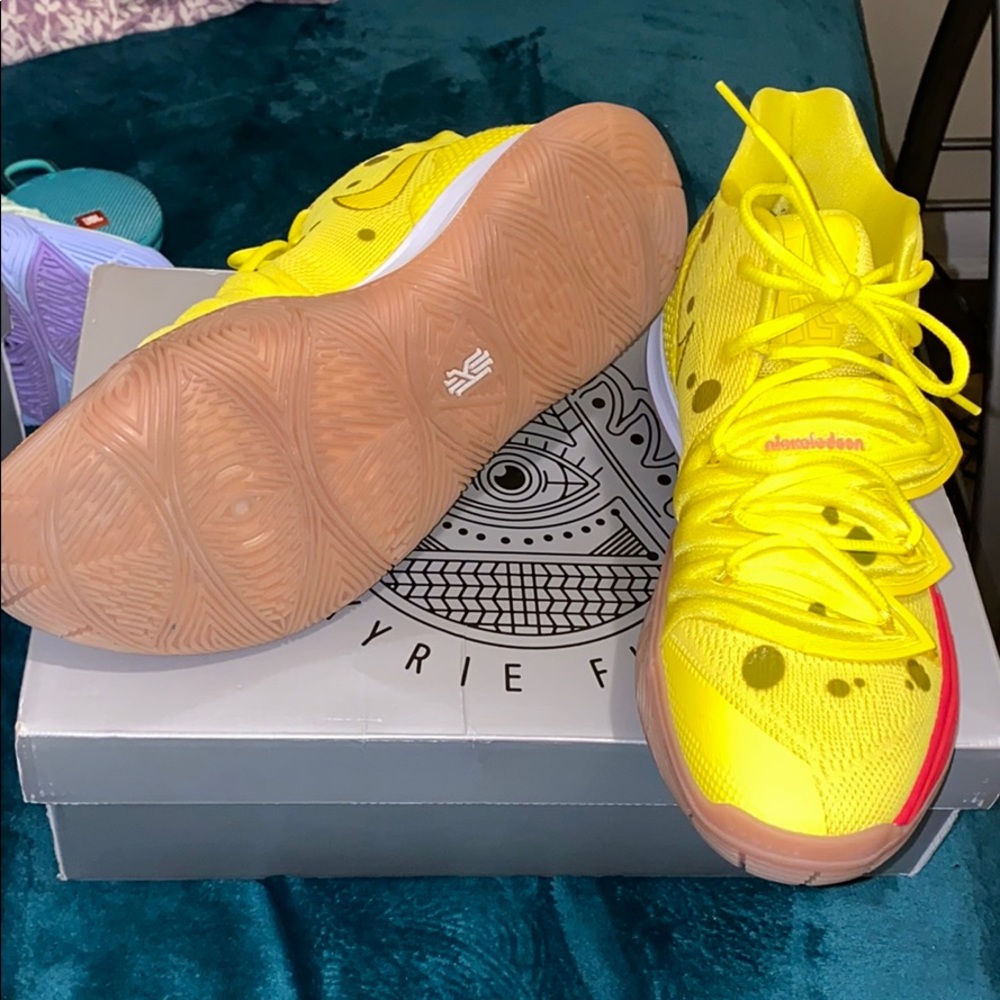 KYRIE SPONGE BOB SNEAKERS